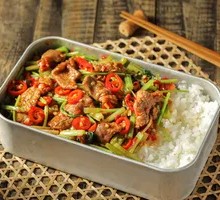 Stir-Fried Beef with Green Peppers Rice Bowl