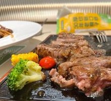 Golden Thick-Cut Red Pepper Sirloin Steak