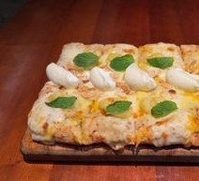 Golden Full Cat Mountain King Durian Pizza