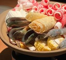 Sour Fermented Vinegar Beef and Seafood Hot Pot