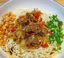 Dry-Mixed Ginger Duck Noodles