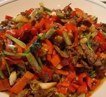 Stir-Fried Beef with Yellow Onion