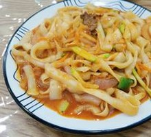 Stir-Fried Beef with Knife-Cut Noodles