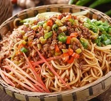 Stewed Pork and Green Bean Noodles