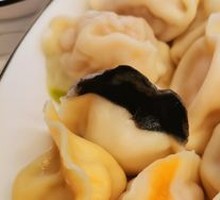 Legendary Seafood Bao鱼 and Squid Dumpling Platter