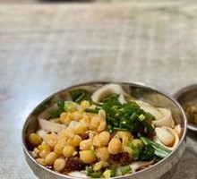 Pea and Meat Sauce Knife-Cut Noodles