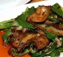 Stir-fried Pork with Garlic Shoots