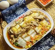 Family Feast Rice Noodle Roll