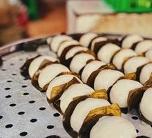 Fresh Meat and Mustard Greens Leaf Dumplings