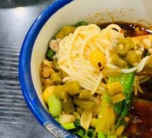 Sour Cowpea and Minced Pork Noodles