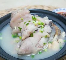 Stewed Pig Trotter with Herbal Ingredients