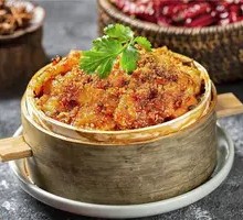 Steamed Pork with Peas and Rice Flour