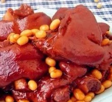 Braised Pig's Feet with Soybeans
