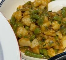 Stir-Fried String Beans with Baked Potatoes