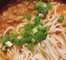 Tomato Soup with Scallops and Rice Noodles