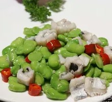 Stir-fried Loofah with Green Peas
