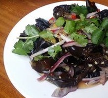 Cold-mixed black fungus