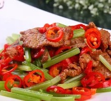 Stir-Fried Beef with Yellow Onion