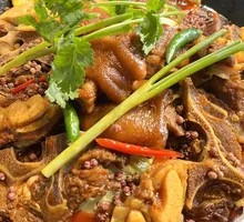 Signature Pig Trotter