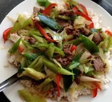 Scallion Stir-Fried Beef Rice Bowl