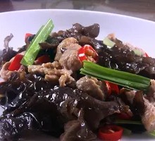 Wood Ear Mushroom and Pork Rice Bowl