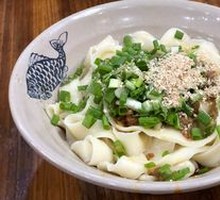 Vegetarian Chili Knife-Scraped Noodles with Sauce