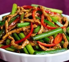 Stir-fried garlic shoots with pork