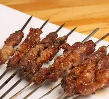 Charcoal-grilled Lamb Skewers