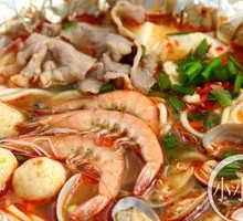 Thai Tom Yum Happy Family Noodle Soup