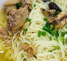 Stewed Chicken Noodles with Mushrooms