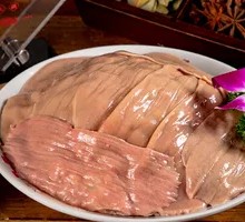 Sliced Pork Kidney with Big Knife
