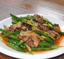 Garlic Stir-fried Sweet Potato Leaves