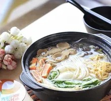 Yunnan Three Delicacies Bridge Rice Noodles