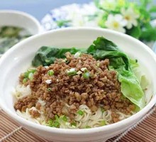 杂酱刀削面