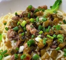 Minced Pork and Green Bean Noodles