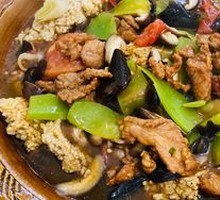 Fried Rice Noodles with Pork