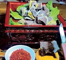 手抓牛肉