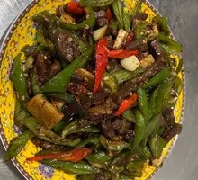 Stir-Fried Beef with Chili Peppers