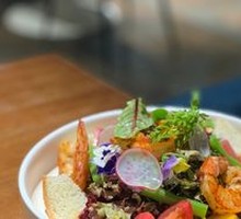 Argentine Red Shrimp and Peach Salad