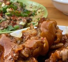 Stewed Pig Trotter with Herbal Ingredients