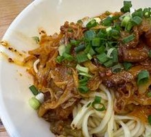 Dry-Mixed Spicy Pork Noodles