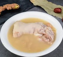 Snow Bean and Pig Trotter Soup with Tendons