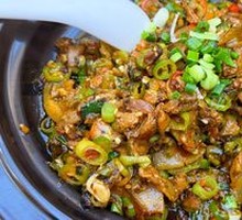 Stir-Fried Pork with Chili Pot