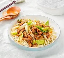 Scallion Stir-Fried Meat Noodles