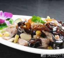Black Mushroom Stir-Fry Beef Noodles
