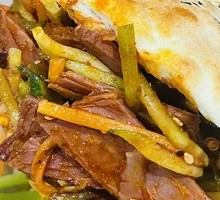 锅盔夹牛肉