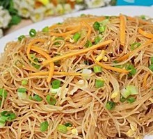Egg and Pork Stir-Fried Rice Noodles