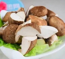 Mushroom Pork Dumpling Soup