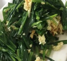 Stir-fried eggs with chives
