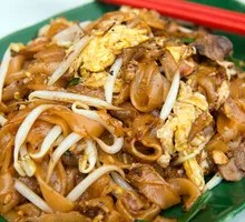 Egg and Pork Stir-Fried Rice Noodles